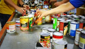 volunteers-sorting-cans